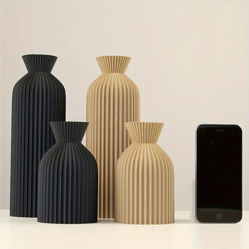 Vase Noir Élégant en Plastique